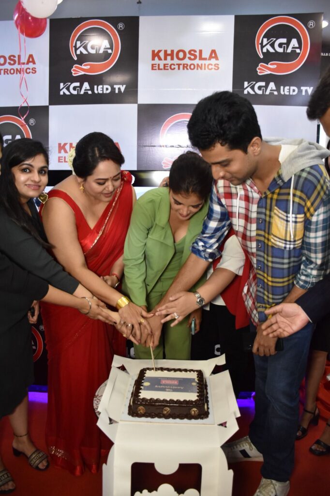 Khosla Electronics celebrates 9th Anniversary of its Lansdowne outlet by launching All-New KGA 4K SMART TV with Madhumita Sarcar, Aparajita Adhya and Soumya Mukherjee.