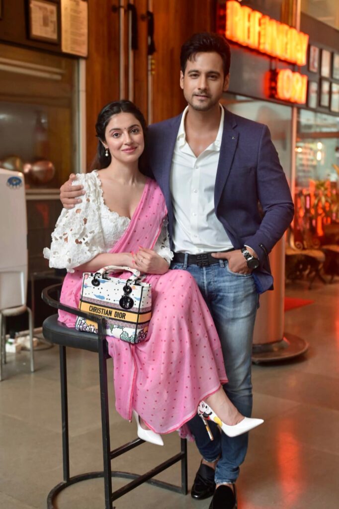 The city of Joy, turns romantic with the presence of Divya Khosla Kumar and Yash Daasuptaa as they promote Yaariyan 2