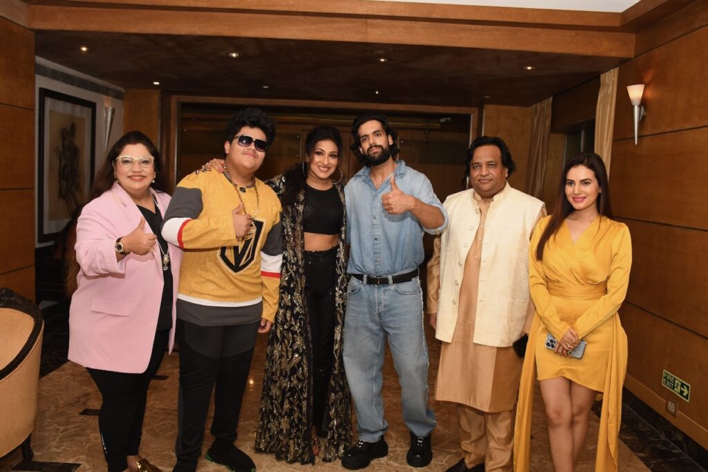 Rituparna Sengupta, Janmejaya Singh and Anusmriti Sarkar visit the City of Joy Kolkata to promote the film "Hum Tumhein Chahte Hain" along with the producers Rema Lahiri Bansal, Govind Bansal and Singer Rego B Lahiri (Grandson)