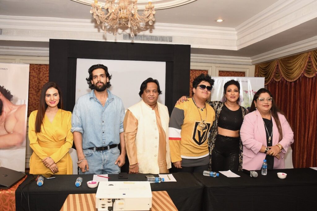 Rituparna Sengupta, Janmejaya Singh and Anusmriti Sarkar visit the City of Joy Kolkata to promote the film "Hum Tumhein Chahte Hain" along with the producers Rema Lahiri Bansal, Govind Bansal and Singer Rego B Lahiri (Grandson)