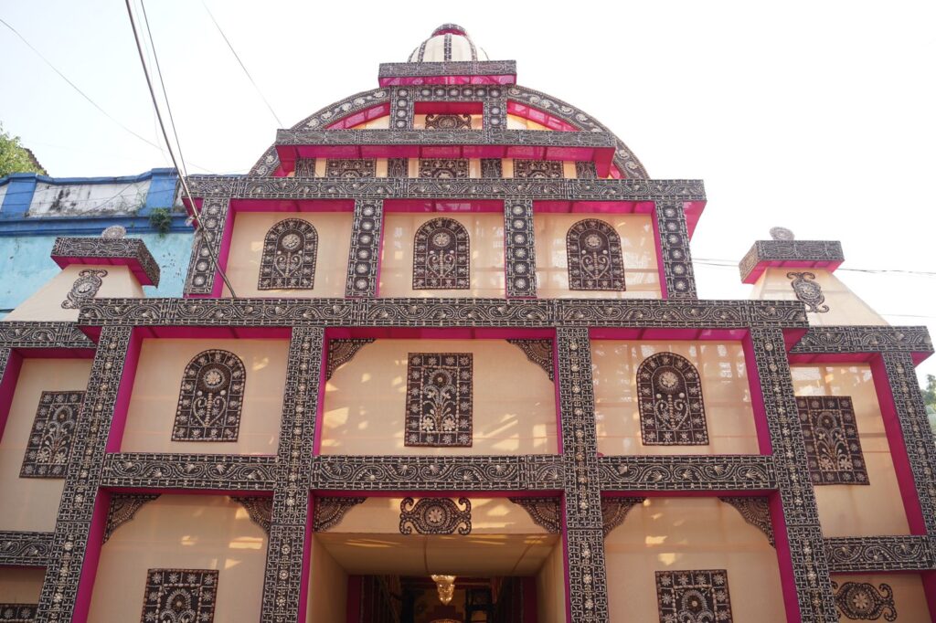 Mamata Banerjee virtually inaugurates Bhowanipur 75 Palli Sabekiyana Durga Puja where the pandal is being made with variety of Mountain Fruits