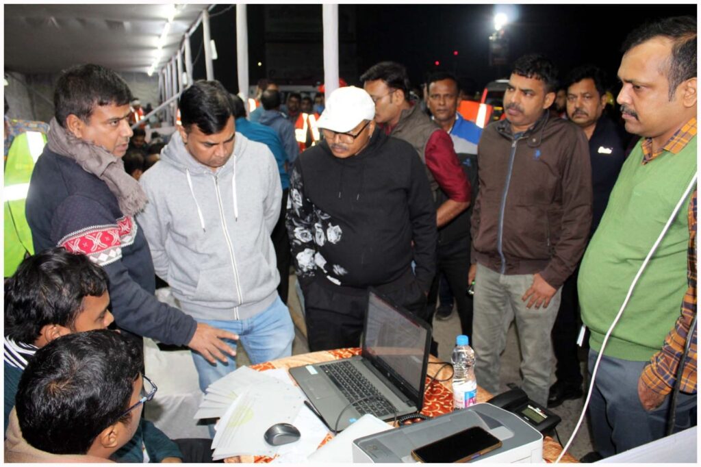 PASSENGER EVACUATION MOCK DRILL SUCCESSFULLY CONDUCTED IN COLLABORATION WITH NDRF TEAM AT ARAMBAGH, HOWRAH DIVISION