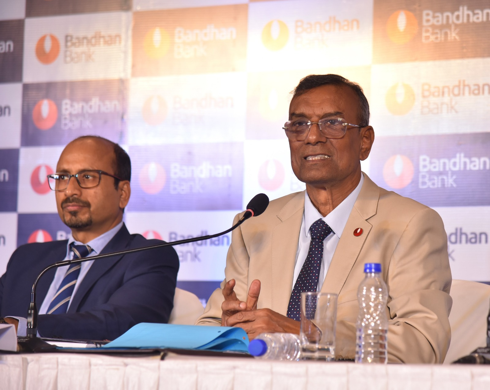 (L-R) Ratan Kumar Kesh, Executive Director, Bandhan Bank and Chandra Shekhar Ghosh, MD & CEO, Bandhan Bank at the press conference in Kolkata.