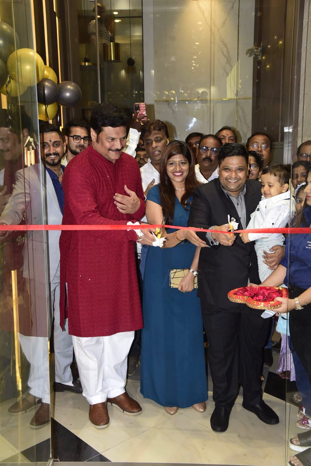 CID Fame Dayanand Shetty Inaugurates The DreamHouse Galleria Store in Kolkata