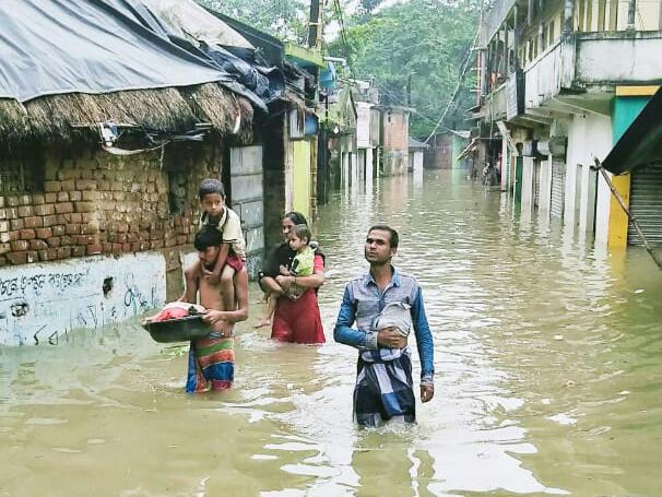 চরম সমস্যার সম্মুখীন পশ্চিম মেদিনীপুরের ঘাটাল বাসিন্দারা