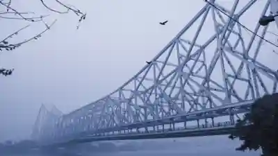 Clear morning sky over Howrah Bridge in Kolkata – Kolkata Weather Report