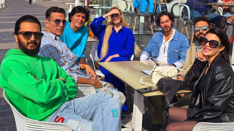 Behind-the-scenes shot of Housefull 5 cast and crew on set