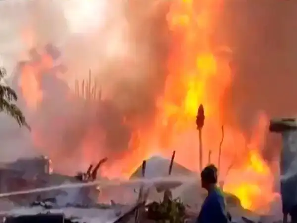 Massive fire at Khidirpur Market in Kolkata destroys over 1000 shop