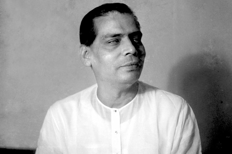 "সিঙারা-সীতাভোগের সুগন্ধে মোড়া এক শতাব্দীর গল্প—চিরতরে থেমে গেল ‘দেশবন্ধু মিষ্টান্ন ভাণ্ডার’-এর পদচারণা!"