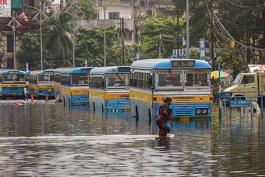 1696408175 kolkata rain
