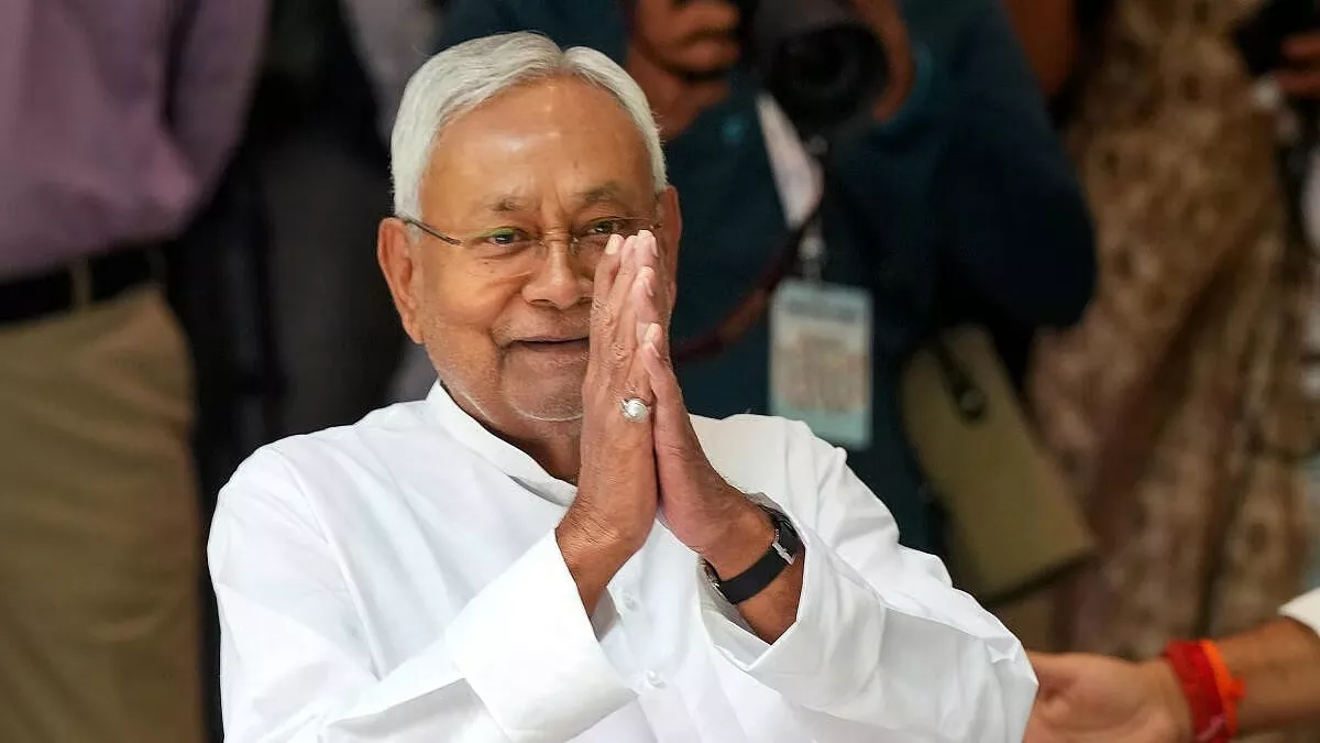 বিহারে সাংবাদিকদের জন্য বড় সিদ্ধান্ত! ভোটের মুখে পেনশন বাড়াল নীতীশ সরকার