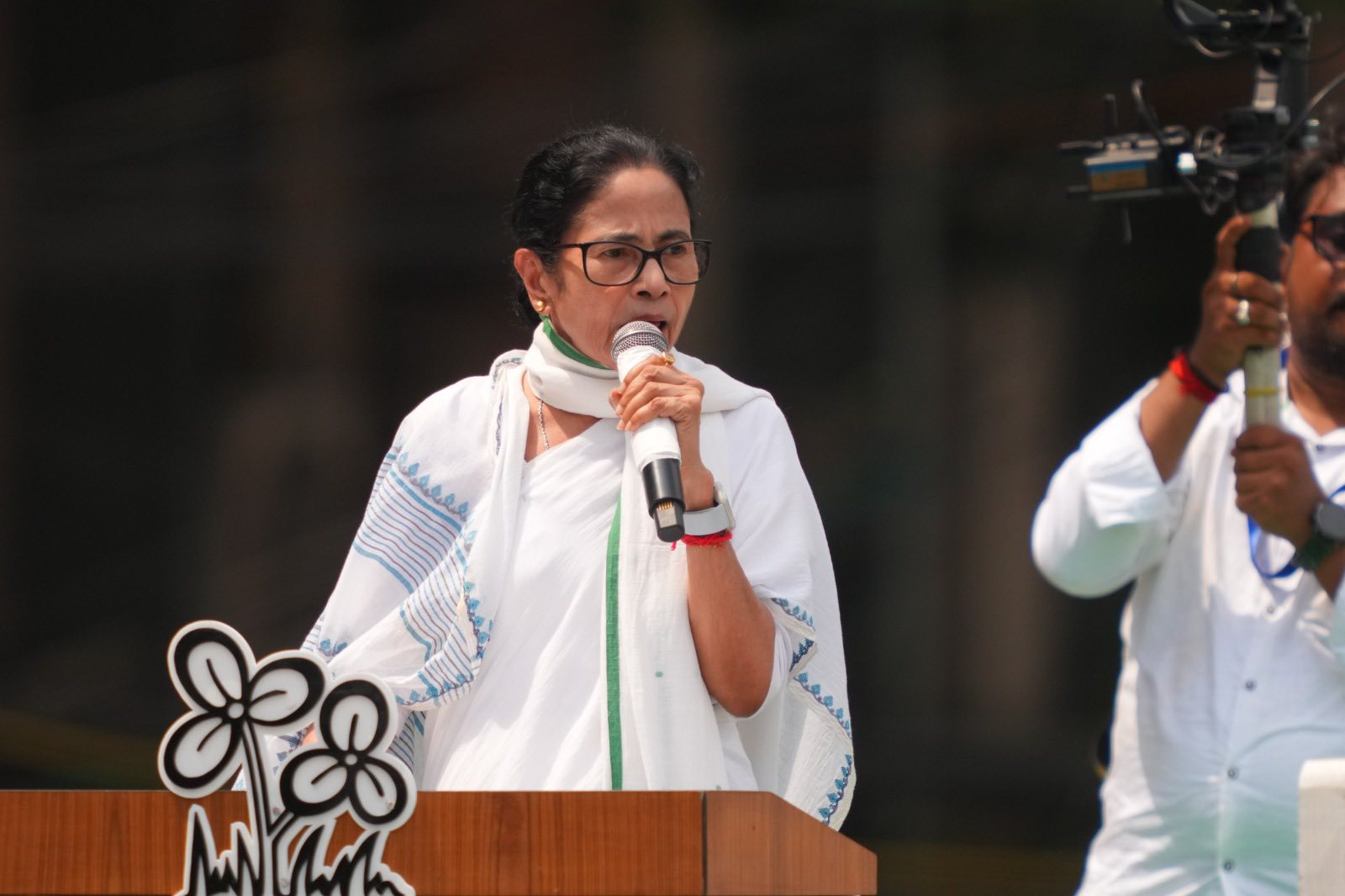 ভোটার তালিকাই এবার যুদ্ধক্ষেত্র! অনুপ্রবেশ বিতর্কে মমতার হুঙ্কার: "বাংলা ভাষার উপর সন্ত্রাস চলছে"