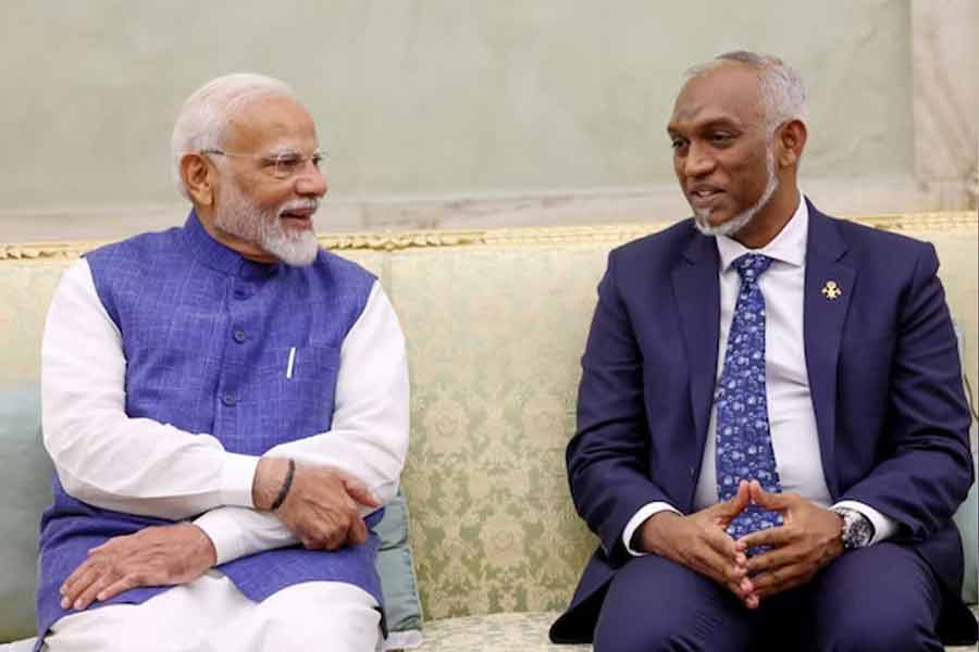 ভারতের প্রধানমন্ত্রী মোদি ও মলদ্বীপের প্রেসিডেন্ট মুইজ্জুর মধ্যে বৈঠক চলাকালীন ছবি