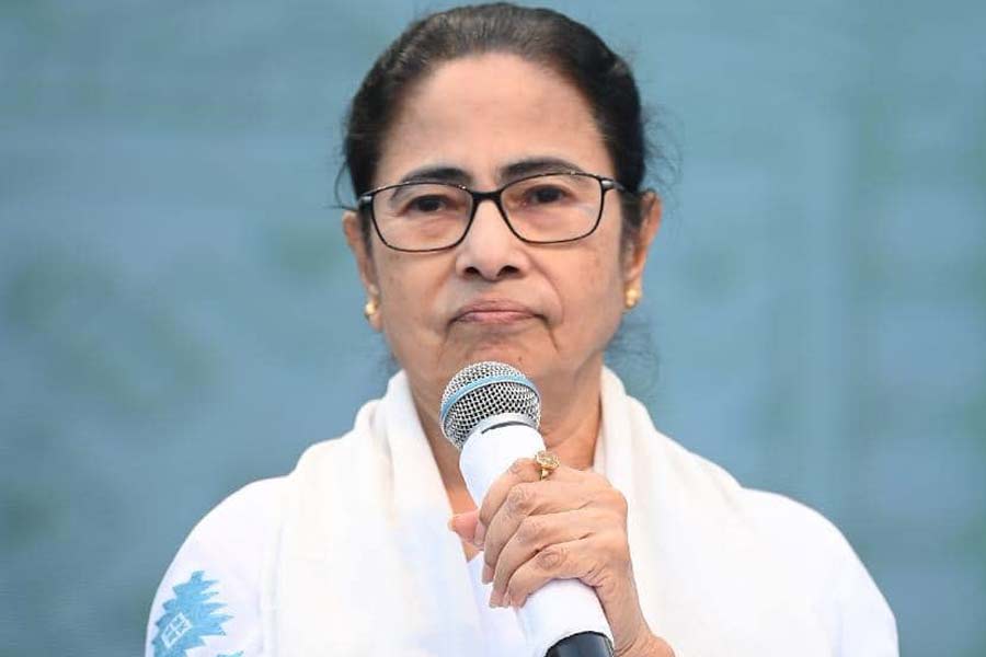 মমতাকে নিয়ে বিতর্কিত বই! কাকলির আইনি লড়াইয়ে বারাসত আদালতের নিষেধাজ্ঞা