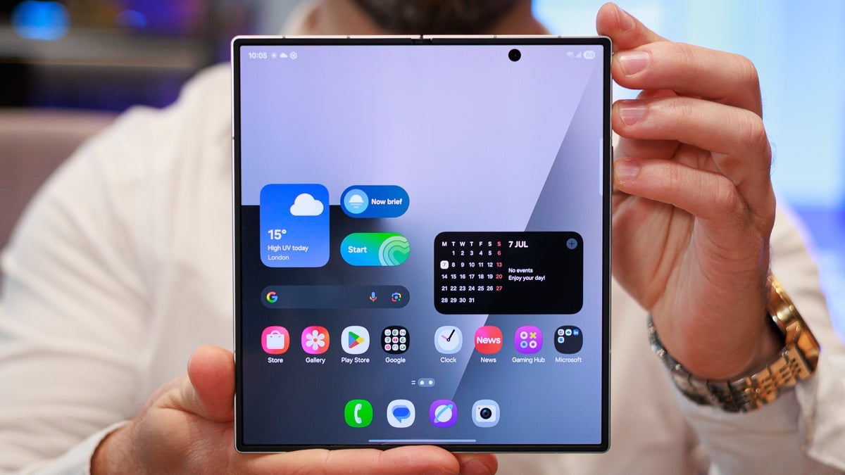 Samsung Galaxy Z Fold8 concept showing a smooth, crease-free foldable display