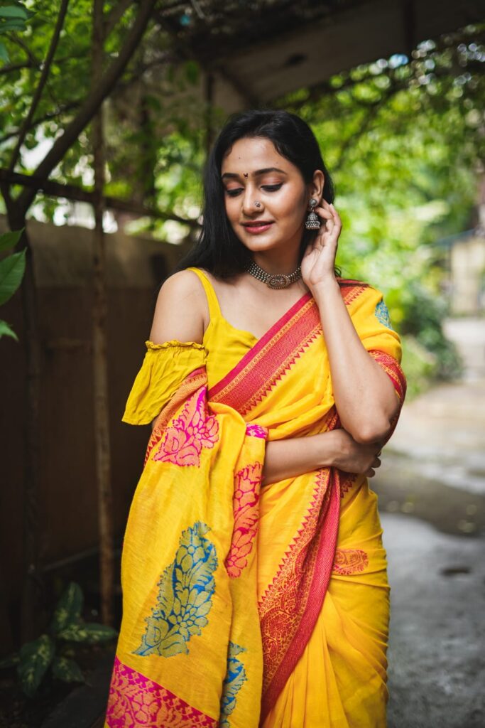 দুর্গাপুজো ২০২৫ ফ্যাশন ট্রেন্ড: প্যান্ডেল-হপিং-এ নজর কাড়বে যে লুক