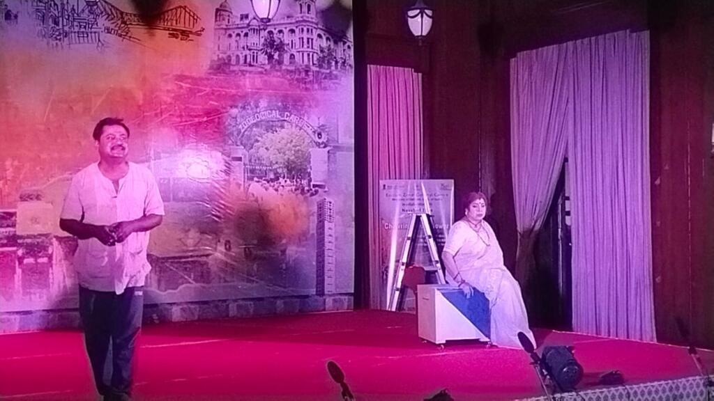 গরিমা নাকি বিনোদন? রাজভবনের নাট্যমঞ্চে ‘আমি কলকাতার রসগোল্লা’, উঠল বিতর্কের ঝড়
