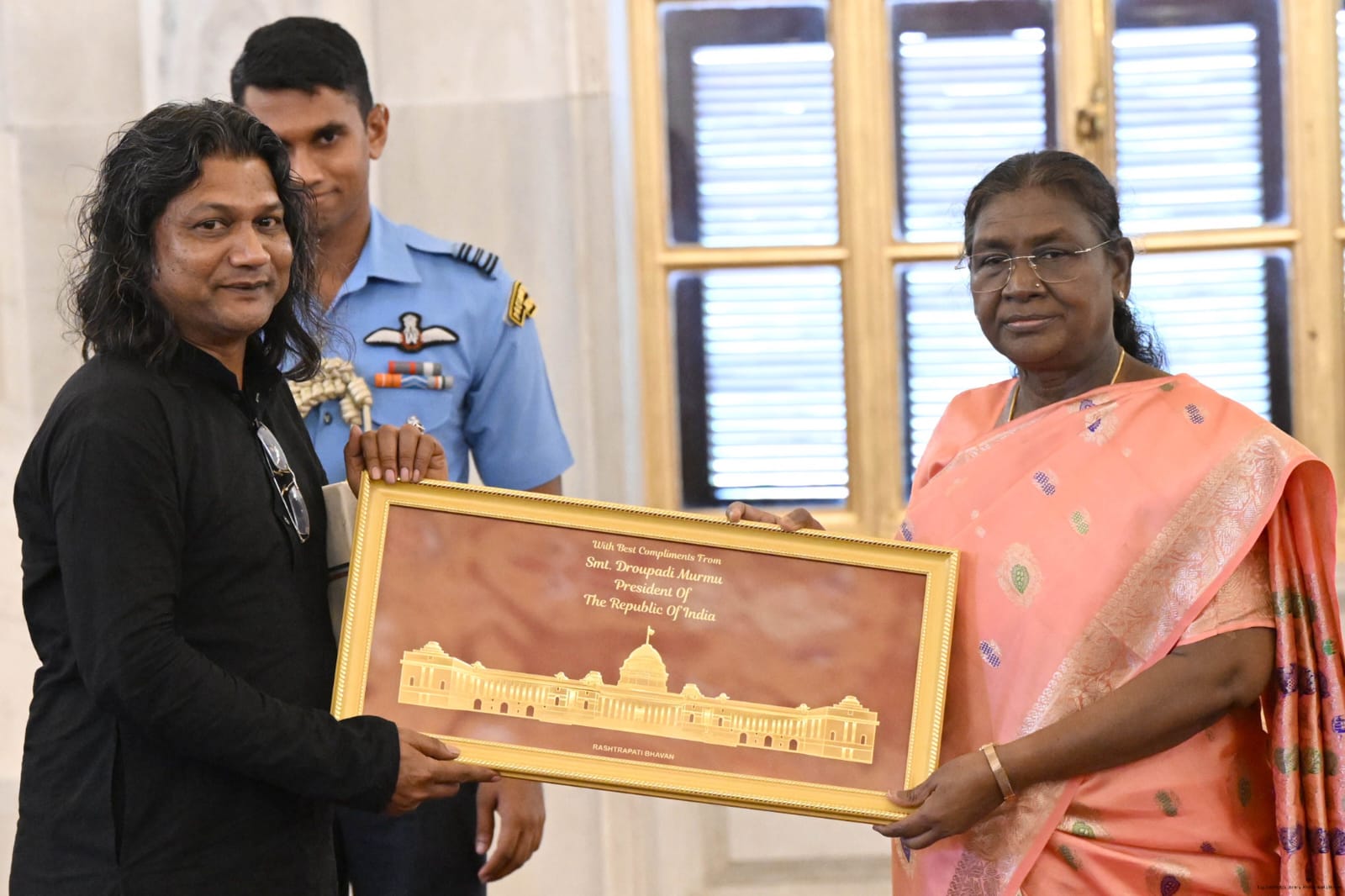 মেদিনীপুরের পটশিল্পীর হাতে রাষ্ট্রীয় স্বীকৃতি— গর্বিত পিংলার পটের গ্রাম নয়া!