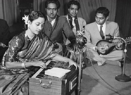 "নিশিরাত বাকা চাঁদ আকাশে"...... আজ গায়িকা গীতা দত্তের প্রয়াণ দিবসে এক শ্রদ্ধার্ঘ্য নিবেদন