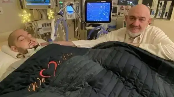 rince Khaled bin Talal standing by his son’s hospital bed