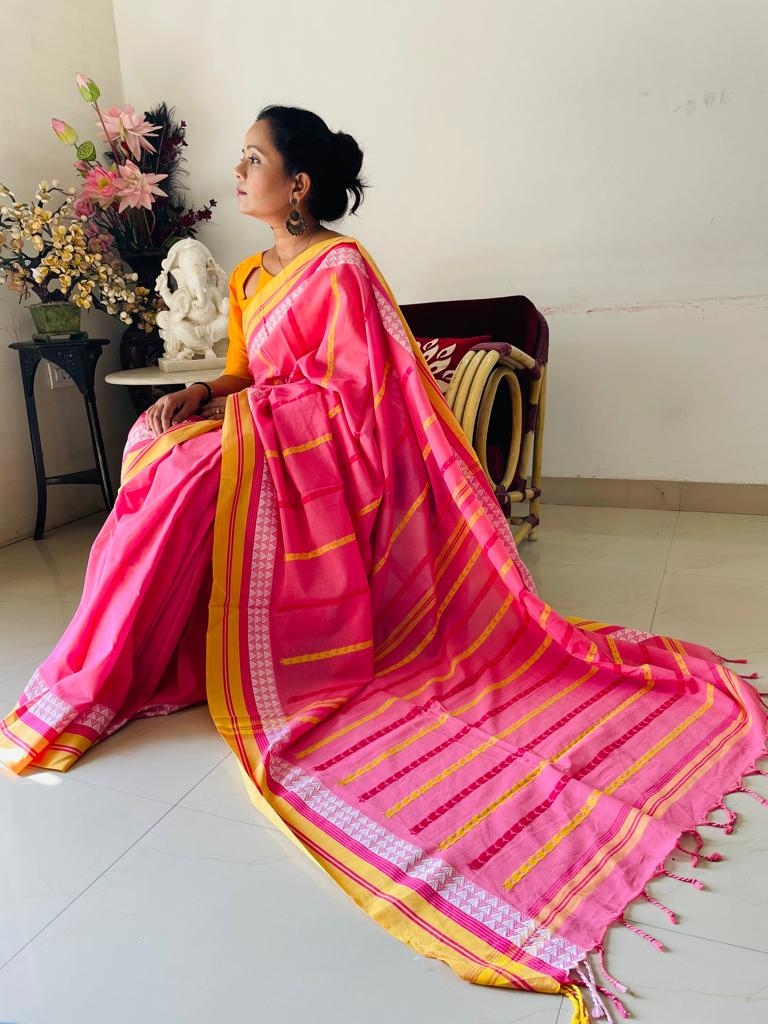 দুর্গাপুজো ২০২৫ ফ্যাশন ট্রেন্ড: প্যান্ডেল-হপিং-এ নজর কাড়বে যে লুক