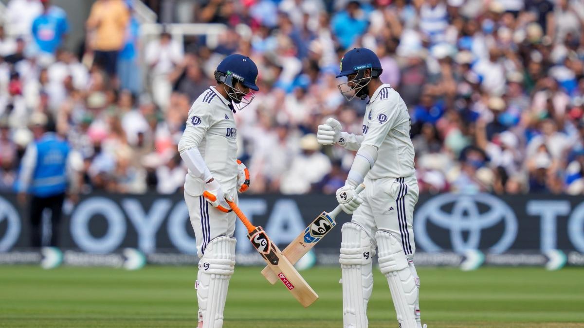 Ravindra Jadeja and Jasprit Bumrah discussing strategy during the Lord’s Test match